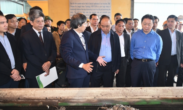 Thủ tướng Nguyễn Xuân Phúc thị sát công nghệ điện rác đầu tiên tại Việt Nam 